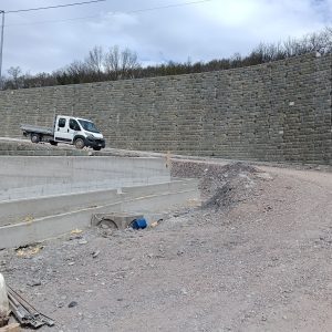 Muro rivestito in pietra Albanese a filaretto, raddoppio linea ferroviaria Pistoia-Montecatini 1