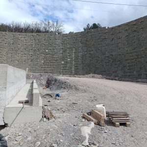 Muro rivestito in pietra Albanese a filaretto, raddoppio linea ferroviaria Pistoia-Montecatini 2